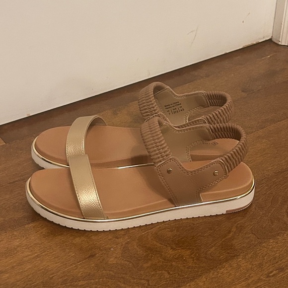 New Call It Spring Women's Gold Metallic & Tan Sandals, size 7 - Picture 3 of 11